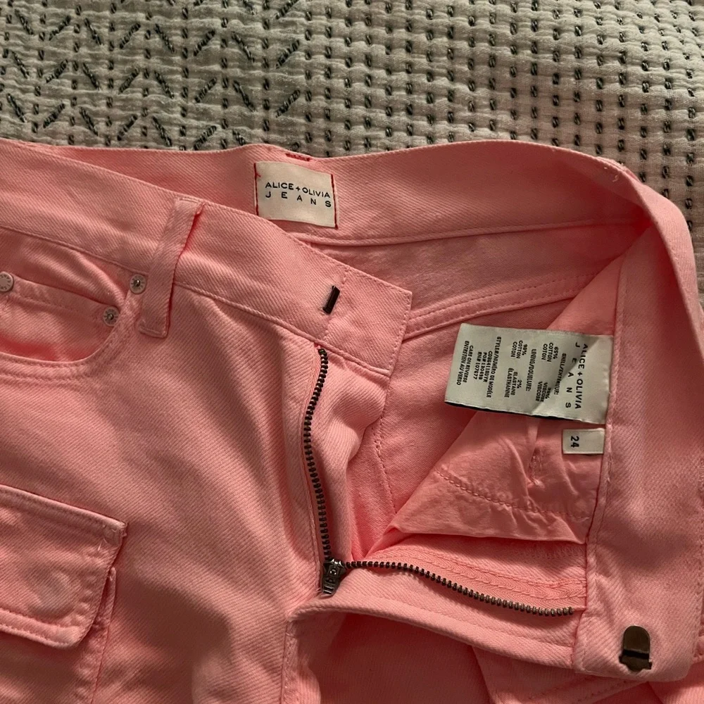 Alice + Olivia pink cargo pants size 24 - Picture 2 of 2